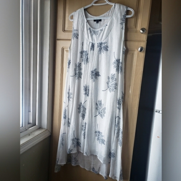 Papillon Floral Sleeveless White Dress - Picture 7 of 8